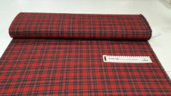 TARTANSTOFF SCHOTTISCH CHECK DUNKELROT MIT GRÜN