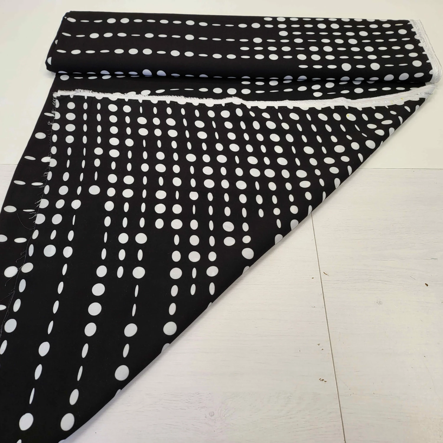 VISKOSE STOFF - Fb. SCHWARZ / WEISS – Bild 3