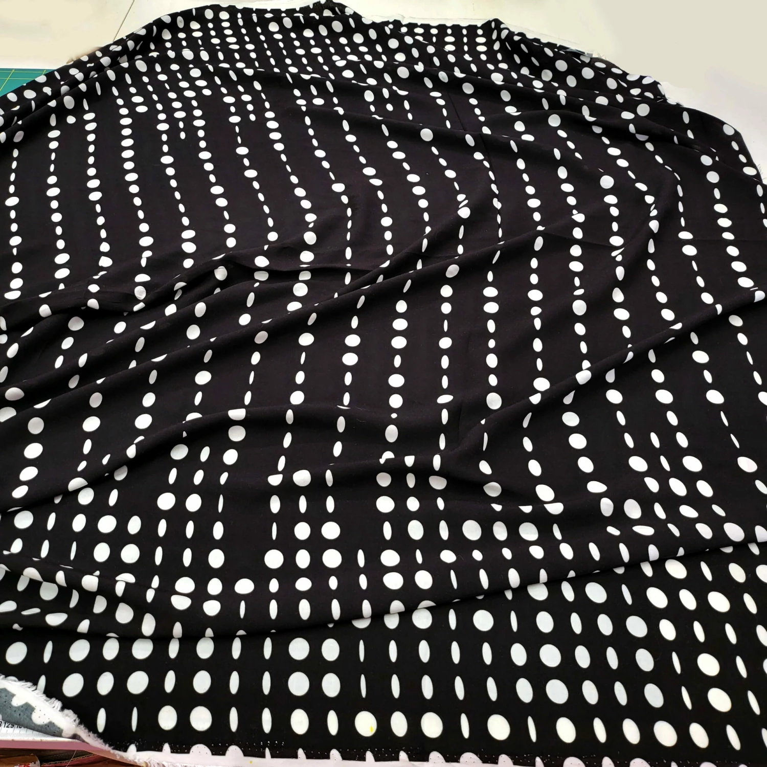 VISKOSE STOFF - Fb. SCHWARZ / WEISS – Bild 4