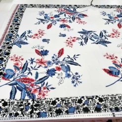 VISKOSE VOILE PANEEL MIT BLUMEN - Fb. WEISS / BLAU / ROT